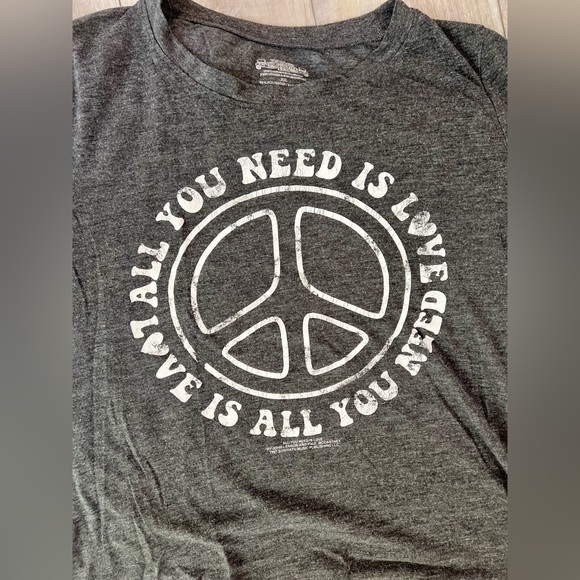 Ultra Soft, High-Low Hem Lightweight Peace Shirt (XXL) - Picture 3 of 5